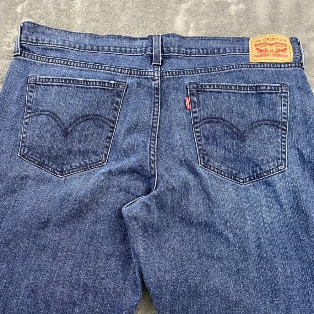 Levis Jeans Boyfriend Womens Size 33 M Relaxed Straight Medium Wash‎ Fit Denim